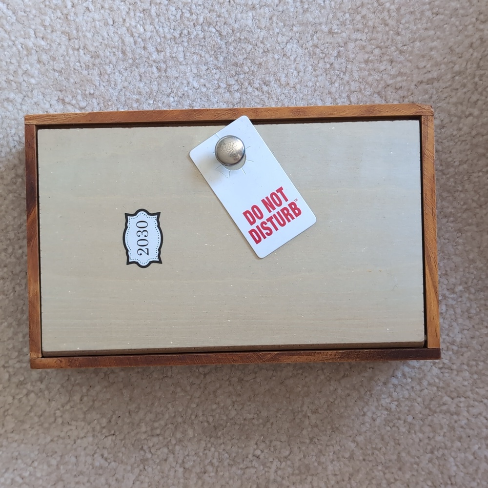 Do not disturb Adult game 2-6 players cards wooden box 18+